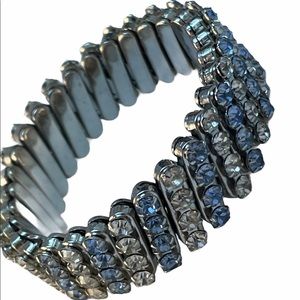 VTG C1960s Expandible crystal bracelet blue clear